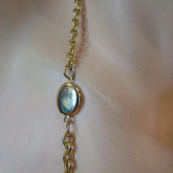 Unbranded Goldtone 3 Mini Charm Necklace 24" Long - Picture 2 of 9